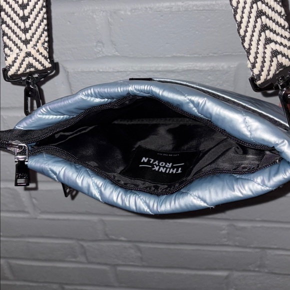 ๐ฆ Think Royln Diagonal Bum Bag. Pearl Gray/Ice Blue. Excellent Condition! - Picture 8 of 15